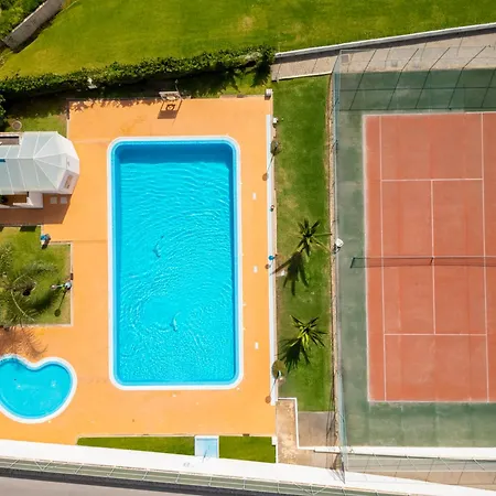 Curitiba - Com Ténis E Piscina, Em Apartamento